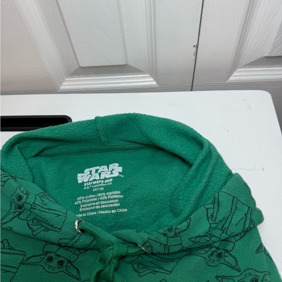Green‎ Children’s Hoodie with Graphic Baby Yoda Design - Picture 6 of 6